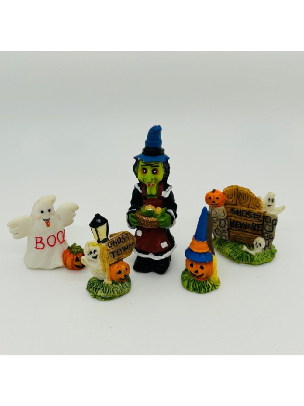 Vintage Miniature Halloween Figurine Village Sign Witch Ghost Pumpkin Tombstone - Picture 7 of 10